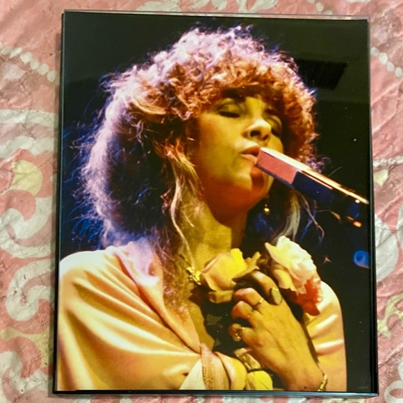 STEVIE NICKS IN CONCERT FLEETWOOD MAC 8X10 FRAMED PHOTO VINTAGE GYPSY - Picture 1 of 6